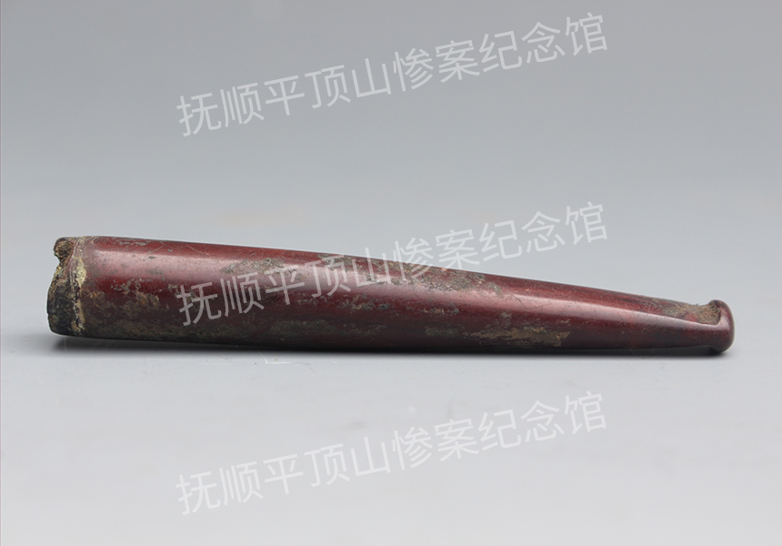 总153-1932年平顶山惨案遇难者的木烟嘴.jpg