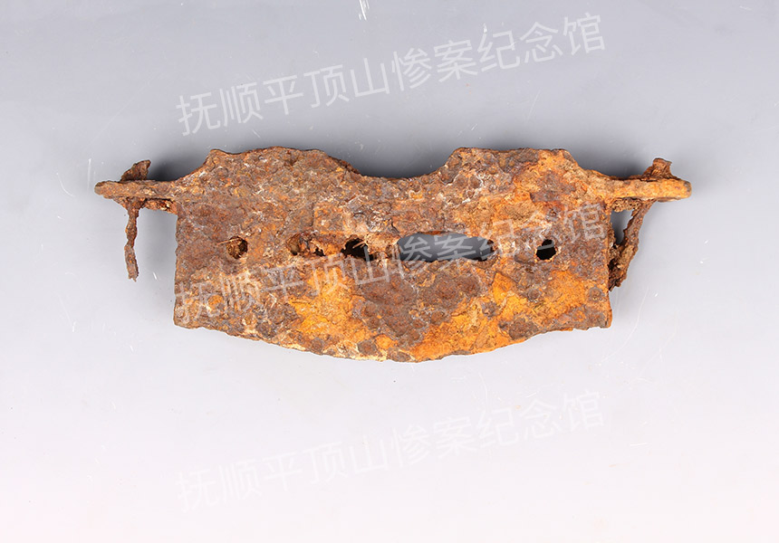 总164-1932年平顶山惨案遗址铁锁.jpg