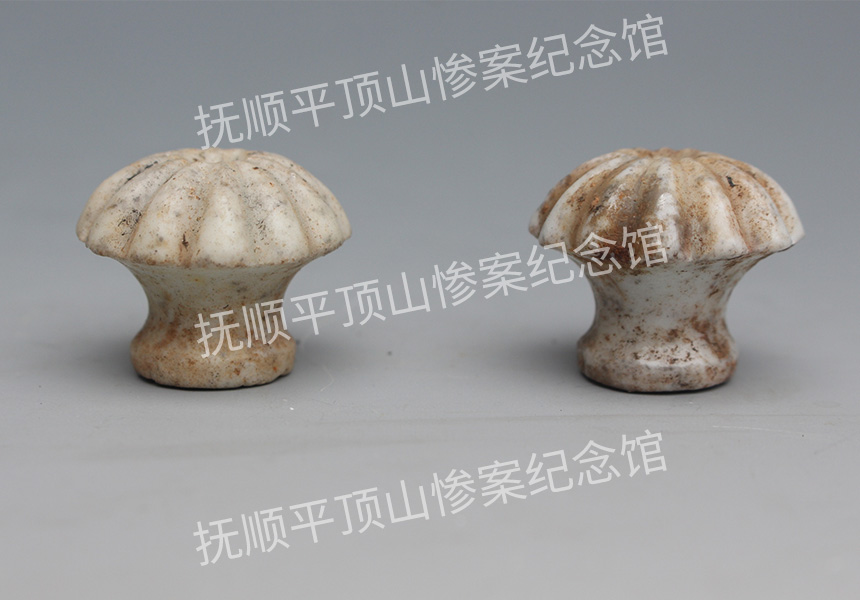 总195-1932年平顶山惨案遗址抽屉瓷拉手.jpg